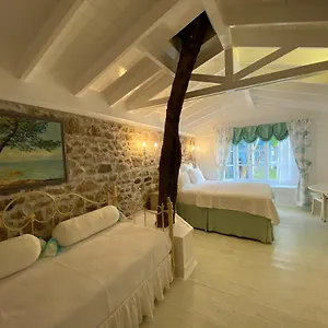 Otel Lola 38